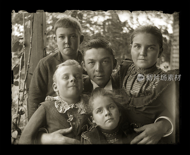 维多利亚时期的全家福，大约1890年