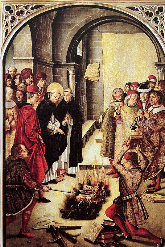 1500年左右，牧师和官员烧毁书籍，审查制度