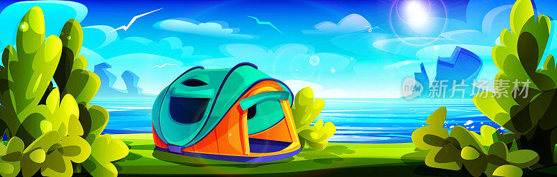 露营和卡通风格的旅游概念。阳光明媚的夏季山地景观，游客帐篷在河流和郁郁葱葱的绿色植物的背景下。