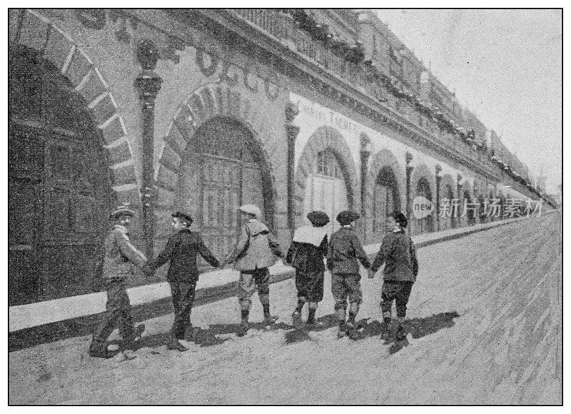 古董照片:亨利・罗什福尔在阿尔及尔，游行队伍
