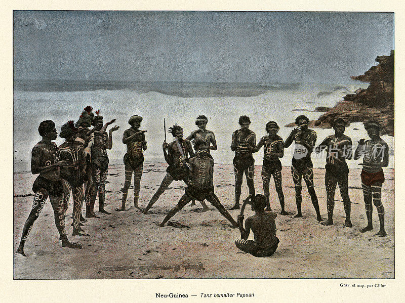 在海滩上跳舞的彩绘巴布亚人，新几内亚，传统仪式，历史19世纪90年代