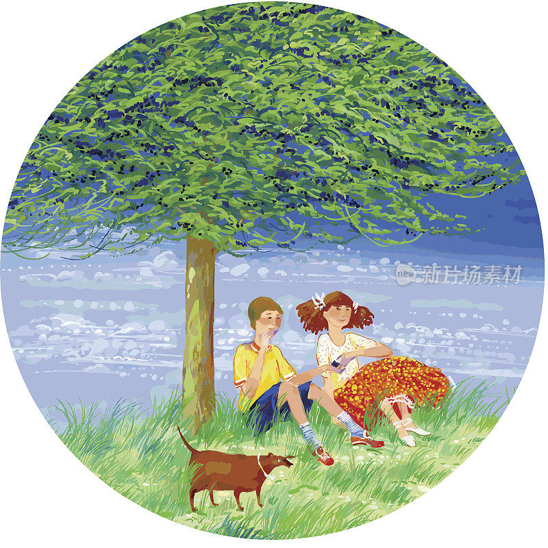 男孩和女孩在树下吃桑葚。