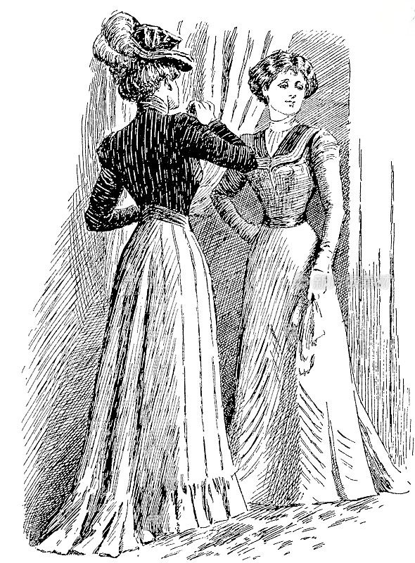 两个优雅的年轻女子站在一起闲聊