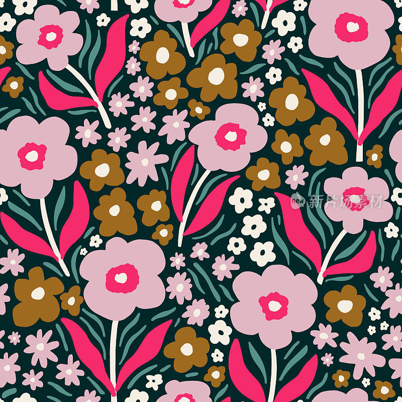 无缝的花卉图案与手绘花和蘑菇。春天的圆点图案夏天的花朵背景。非常适合织物设计，墙纸，服装。矢量图