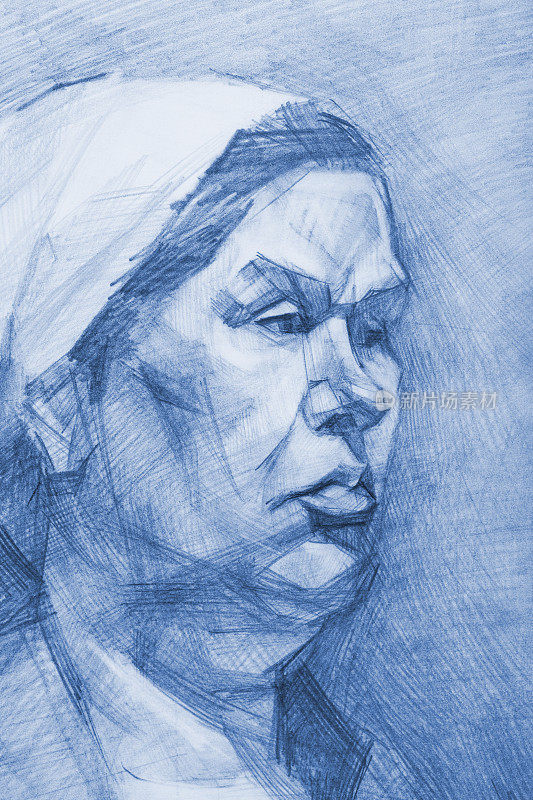 插图铅笔画肖像老妇人在她头上的白色披肩在蓝色铅笔画阴影的背景上