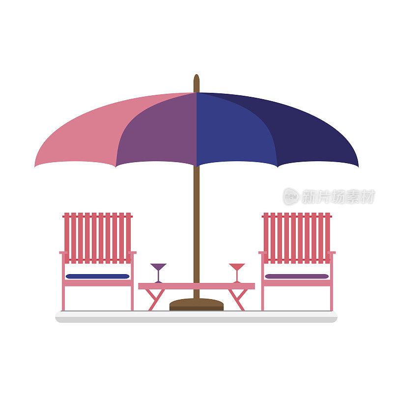 大遮阳伞下的两张木椅和一张小桌子。