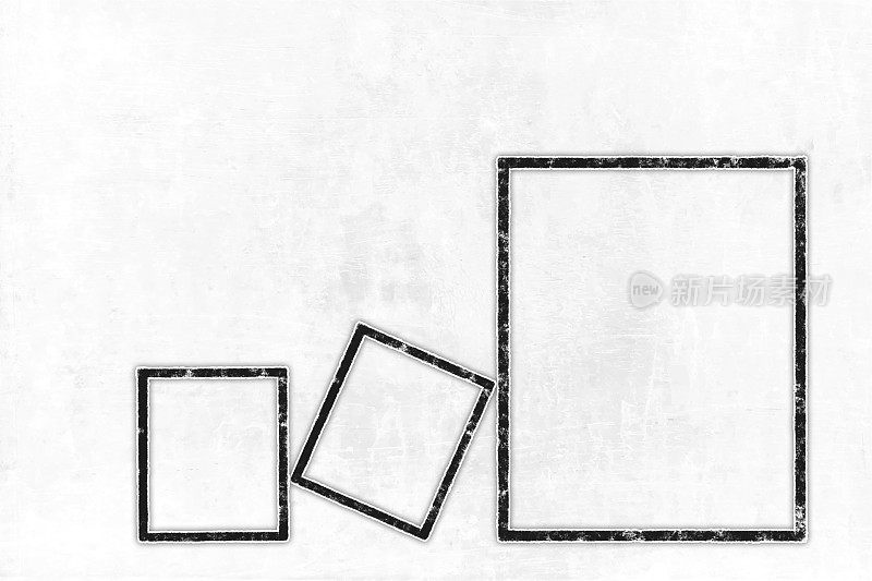 水平空白纹理艺术复古垃圾白色背景与三个黑色不同大小的轮廓矩形或占位符框架涂鸦在墙上，其中一个倾斜或倾斜