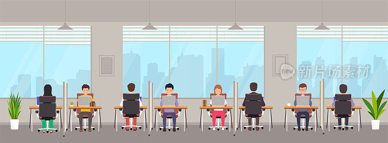 与人共享工作空间。在创意办公室里，男女年轻人在分开的工作台后用笔记本电脑工作。有大窗户的共享工作环境。