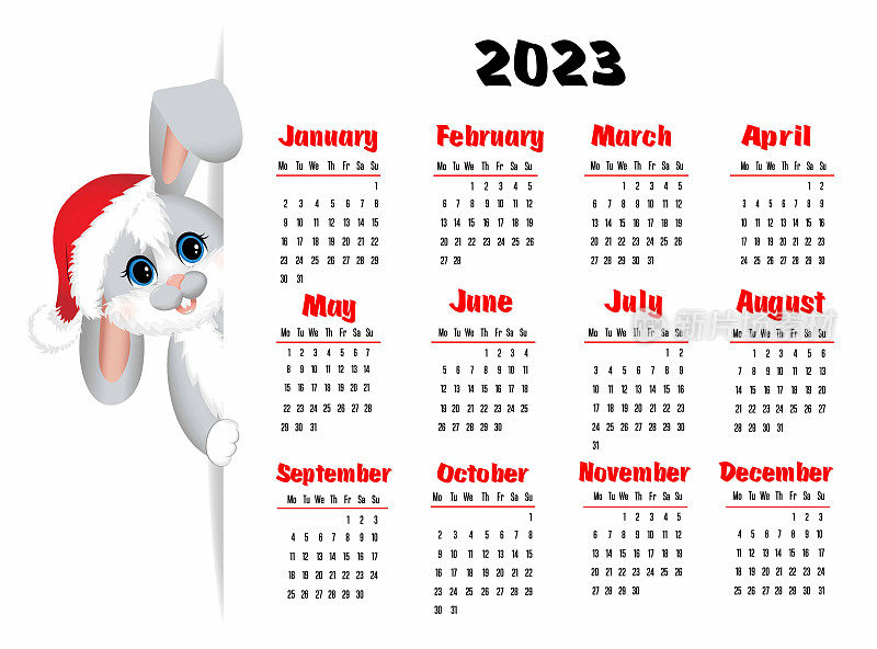 日历2023年，兔或兔的象征。可爱的小兔子或兔子坐在圣诞帽。一周从星期一开始。