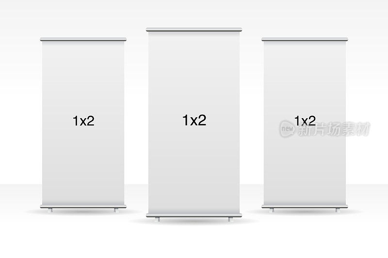 一套3个空的stand或rollup的横幅显示模型孤立的白色背景。演示或展览产品的展示模型。垂直空白卷起来站模板在1x2尺寸。