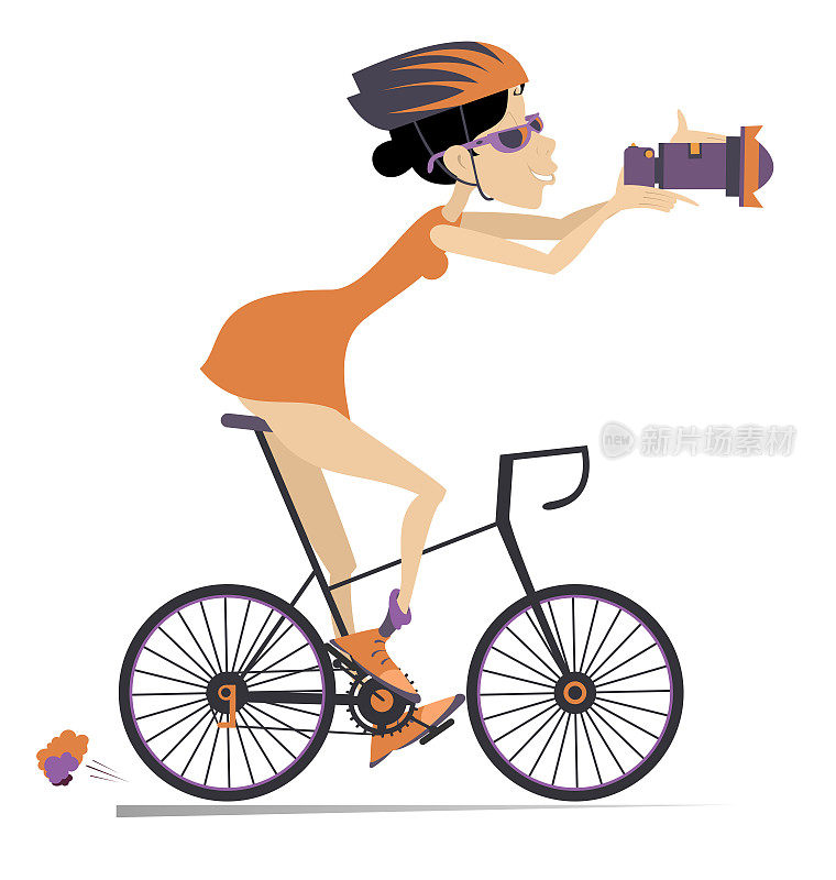 一个拿着相机的女人骑着自行车