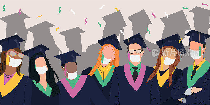 一群快乐的毕业生穿着学士服、学士服或学士服，戴着毕业帽，戴着口罩。