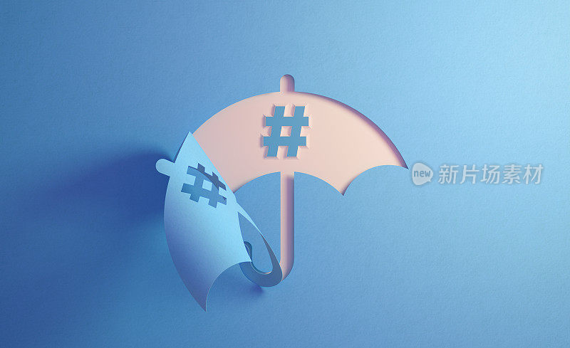 蓝色伞和Hashtag形状折叠在白色的背景