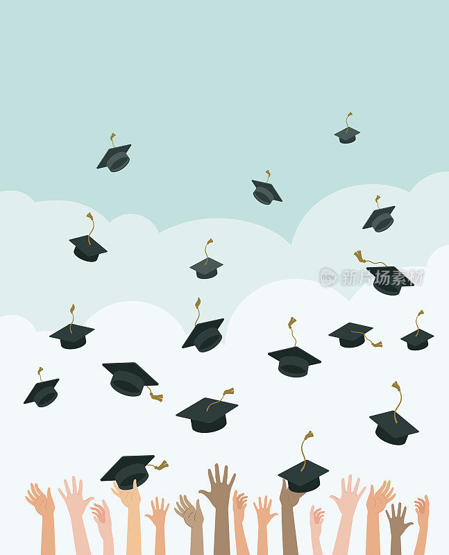 不同种族的人们将毕业礼帽抛向空中。毕业的学生。