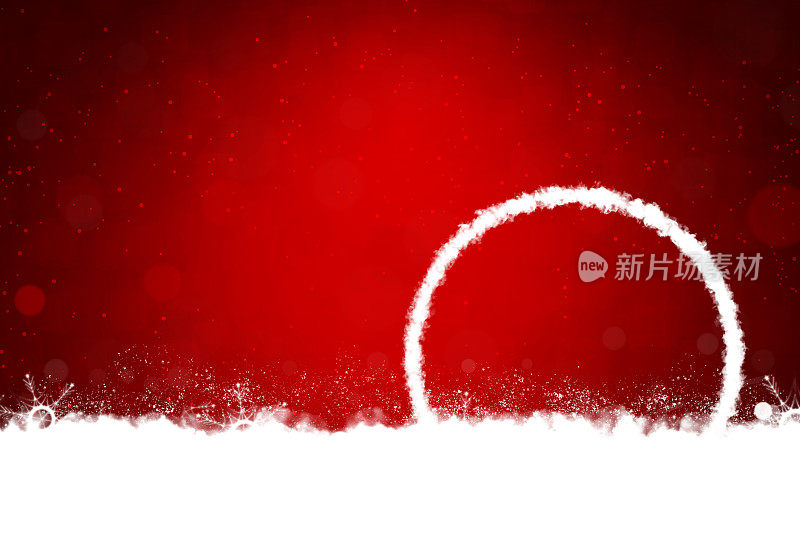 一个烟缕环或圆形状轮廓在白色的雾或烟或雪的褶边和空灵的闪亮雪花点在圣诞主题充满活力的暗栗色红色水平闪光节日圣诞或新年假期背景