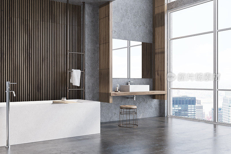 灰色和深色的木制浴室，浴缸的角落