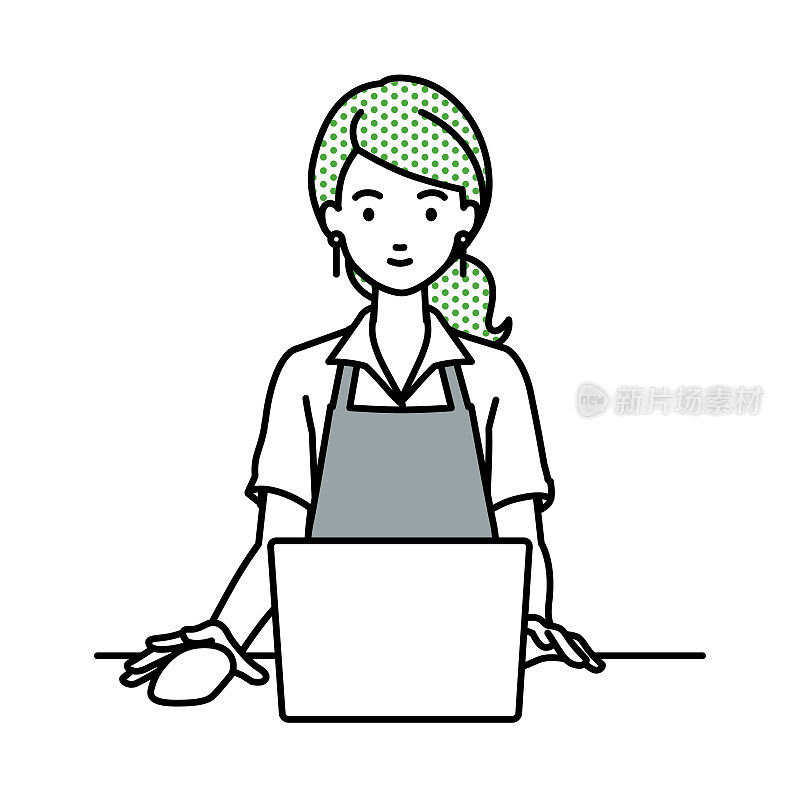 一个穿着咖啡吧围裙的女人在她的办公桌上使用笔记本电脑