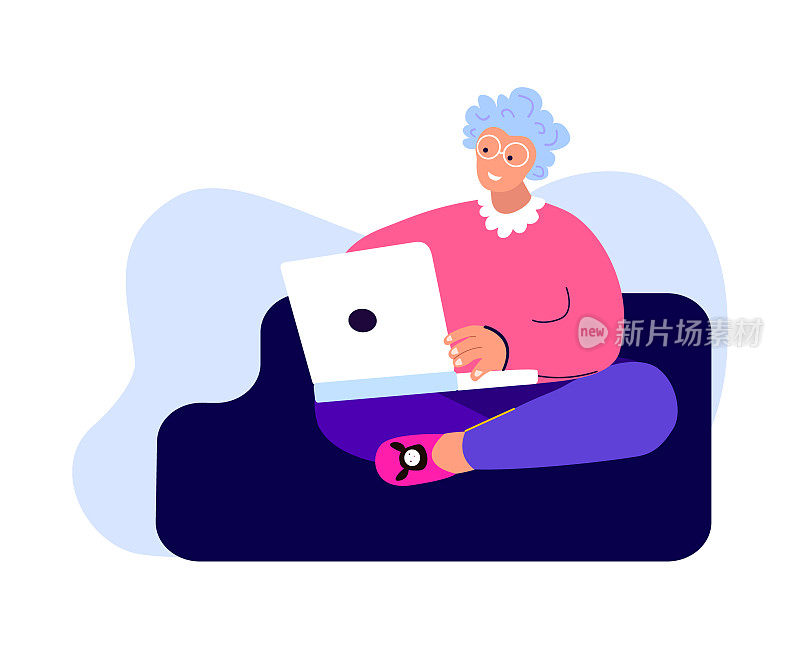 年长的退休妇女在网上工作，待在家里。在笔记本电脑上看电影。回家的上班族。互联网,笔记本电脑。远程工作的自由职业者，虚拟聊天通信。平面向量插图