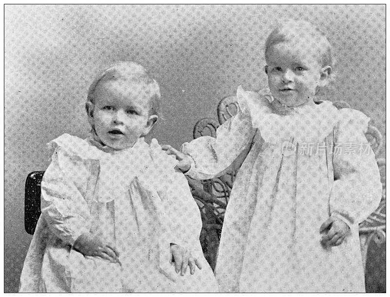 1898年来自堪萨斯州劳伦斯的古董照片:一对双胞胎，恩斯特和鲁道夫