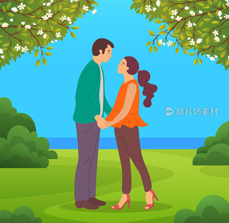 一家人在城市公园散步或约会。相爱的情侣在花园里手牵着手站着