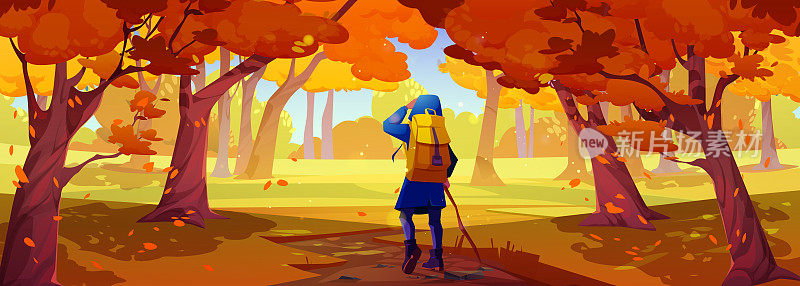 背包徒步旅行者在秋天的森林里行走
