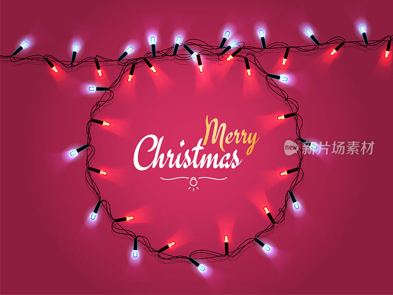 发光的圣诞现实灯花环圣诞节日贺卡设计，孤立在红色背景。圣诞快乐的标签。发光的灯花环圣诞贺卡设计