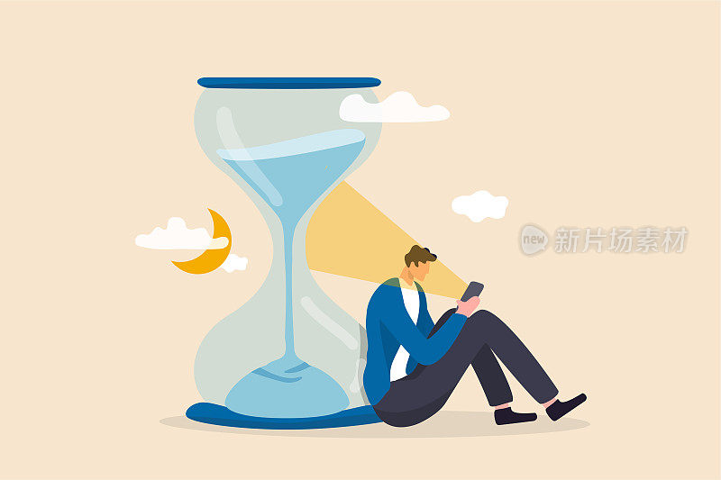 屏幕时间，末日滚动或浪费时间使用智能手机，熬夜与手机上瘾的概念，疲惫的男子坐在沙玻璃使用智能手机，明亮的灯光在他的脸。