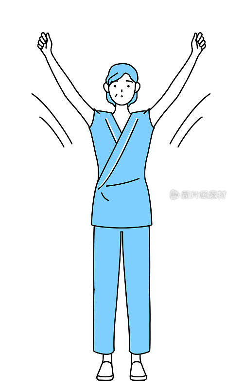 住院的中老年女性病人穿着医院的大褂做广播健美操，为预防事故做准备