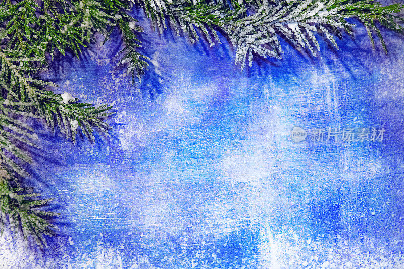 纹理木质蓝色背景与刮擦和划痕在雪