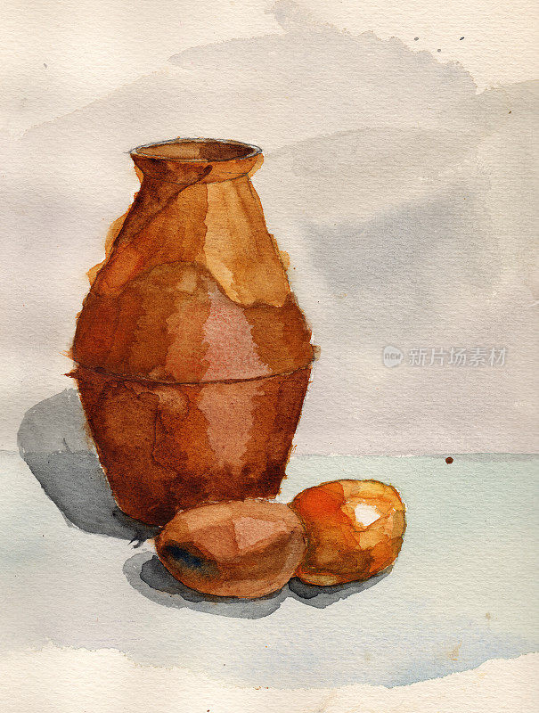 水彩静物与棕色釉面陶瓷罐，土豆和洋葱在垃圾灰色背景