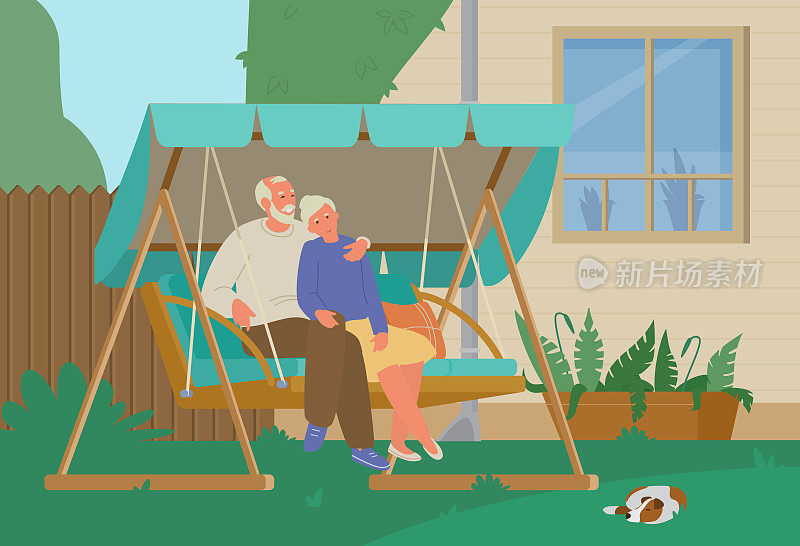 一对老年夫妇在后院花园秋千上休息。