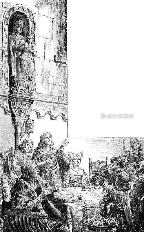 明尼苏达人坐在城堡的雕像下唱歌