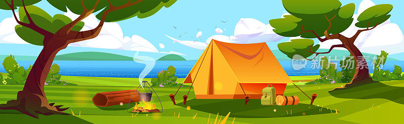 在河边有篝火和帐篷的夏令营