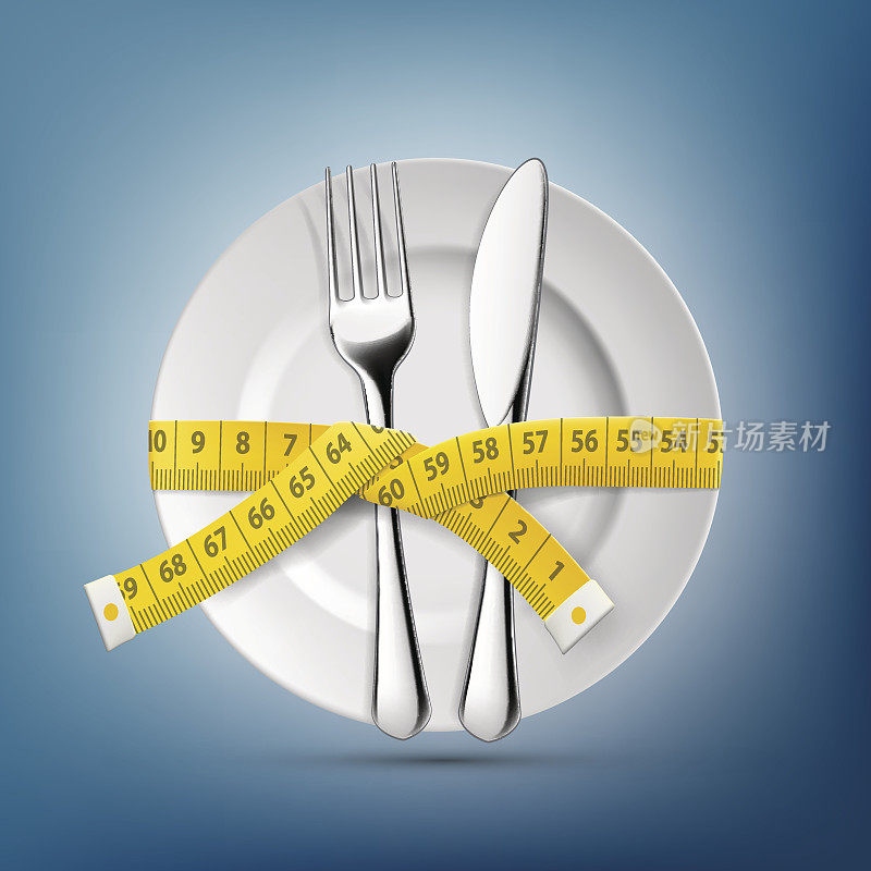 盘子配有刀、叉和剪裁厘米。节食和减肥。