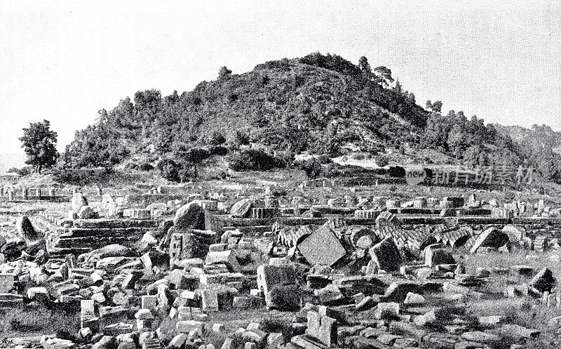 奥林匹亚的废墟，背景是克罗诺山