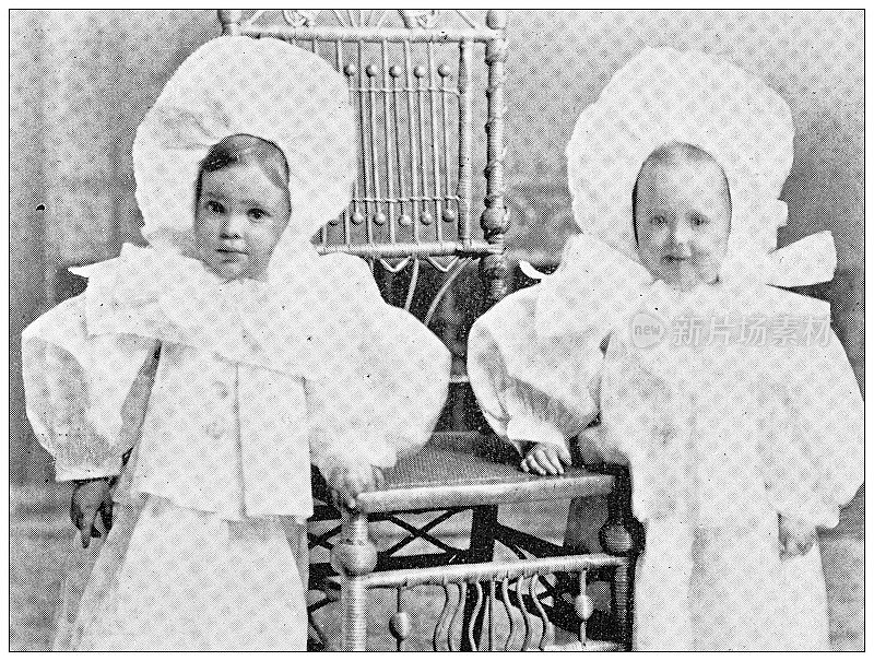 1898年，来自堪萨斯州劳伦斯的古董照片:一对双胞胎，阿尔伯特和内莉