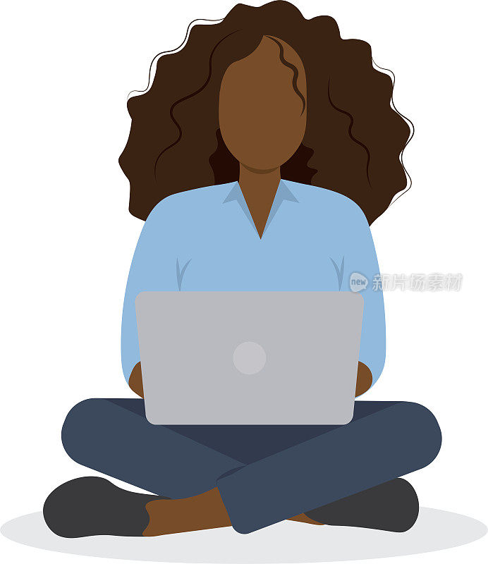 坐着的黑人妇女，手提电脑。概念工作，自由职业，学习，在家工作。