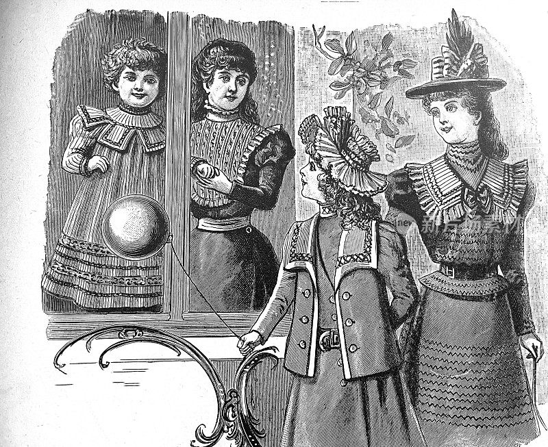 两个女人和两个女孩展示新的时尚