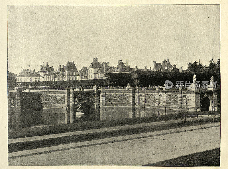 19世纪维多利亚时期，法国枫丹白露花园和宫殿的照片