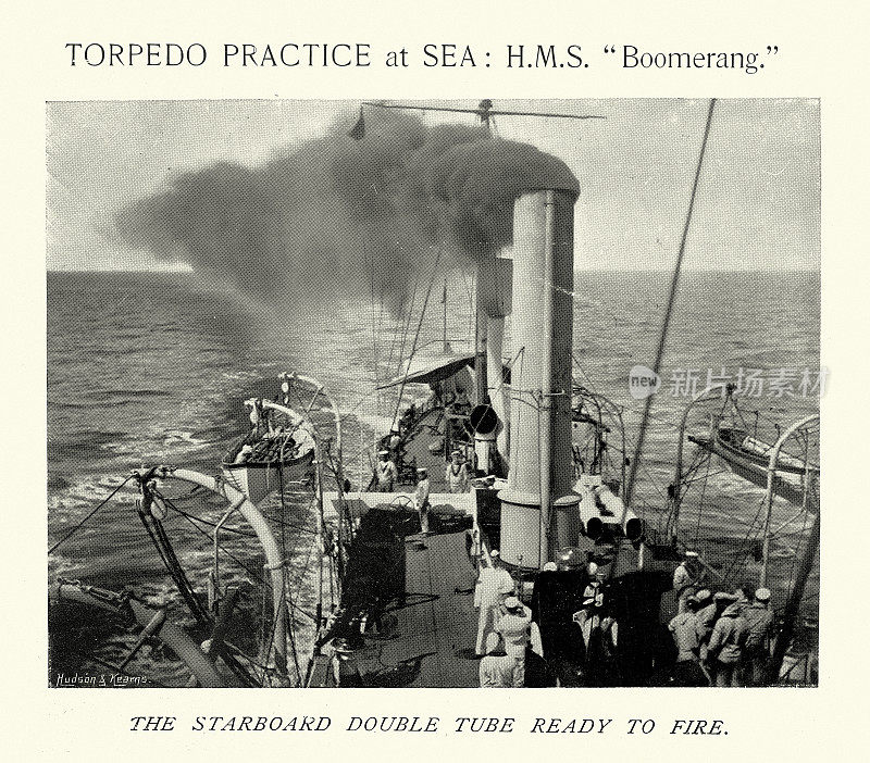 鱼雷在海上练习在HMS回旋镖，皇家海军军舰，1890年代，复古照片