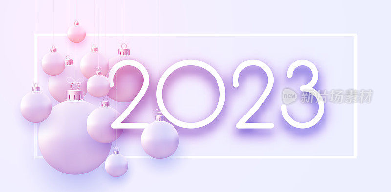 2023年的牌子上挂着淡粉色的装饰物。