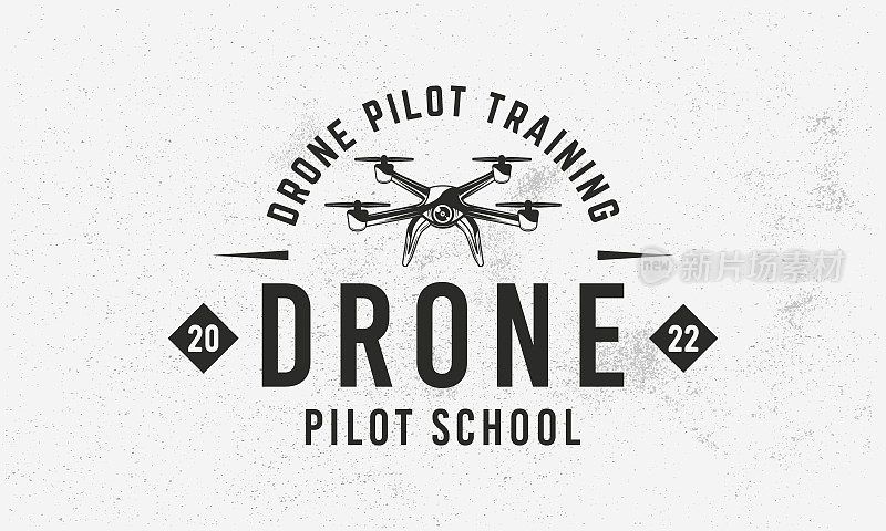 无人机、无人机飞行员校徽、海报。无人机飞行员训练。无人机时髦的标志与古董无人机图标。矢量标志模板。