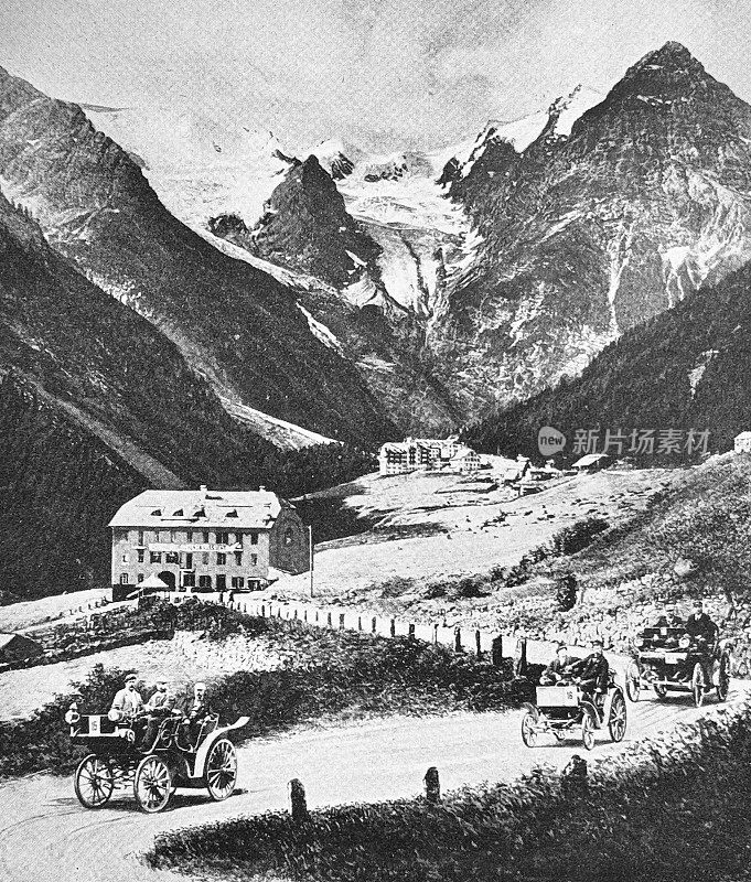 Stilfserjochstra?e上的三辆机动马车