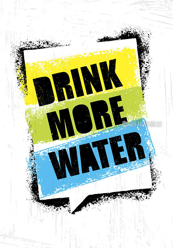 多喝水。健康营养动机引用概念粗糙墙背景。