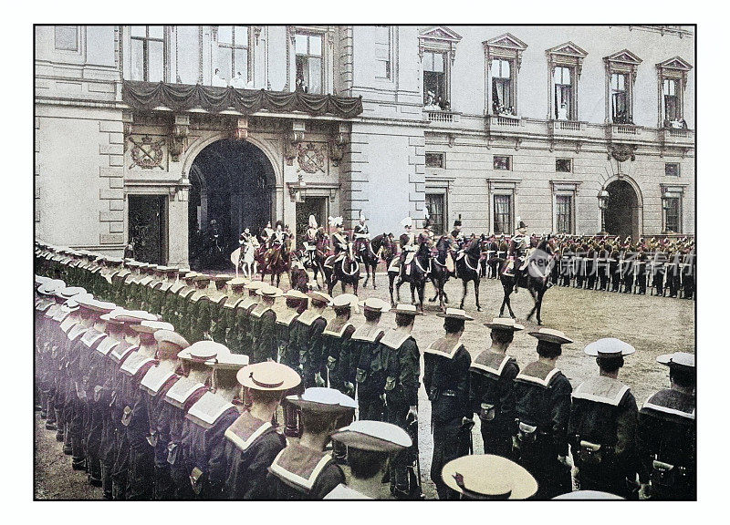 伦敦的古董照片:王子们护送离开白金汉宫