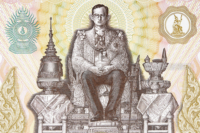 国王普密蓬·阿杜德在钞票上