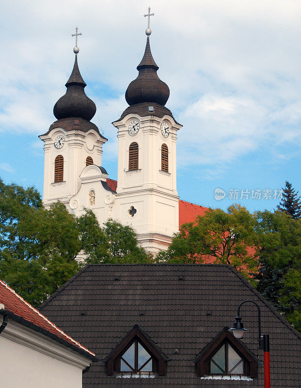 匈牙利蒂哈尼教堂的巴洛克尖顶