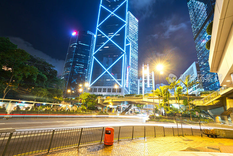 香港夜间的交通状况