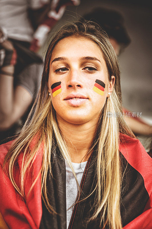 德国球迷在体育场悲伤
