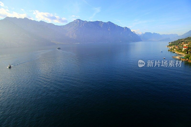 意大利加尔达湖天堂全景日落:阿尔卑斯山放松景观，马尔切辛